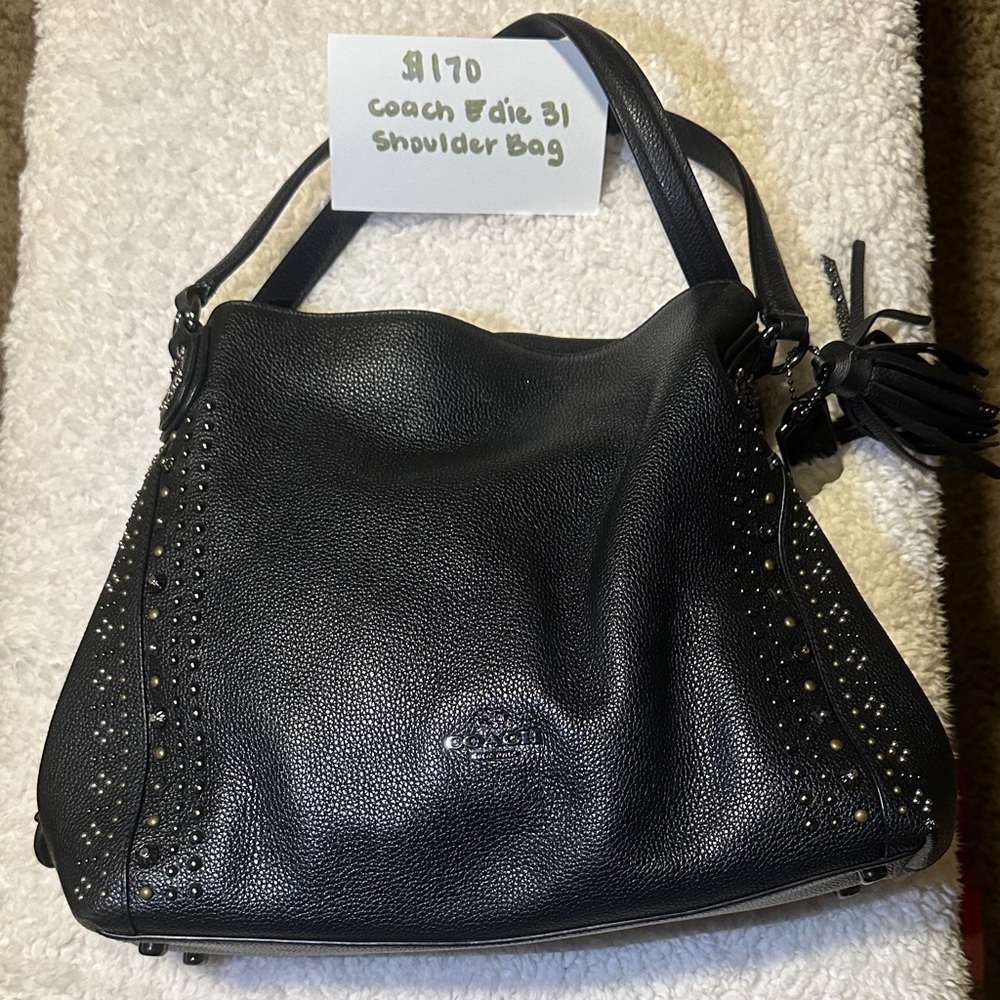 Upcrafted Edie Shoulder Bag 31
With Western Rivets